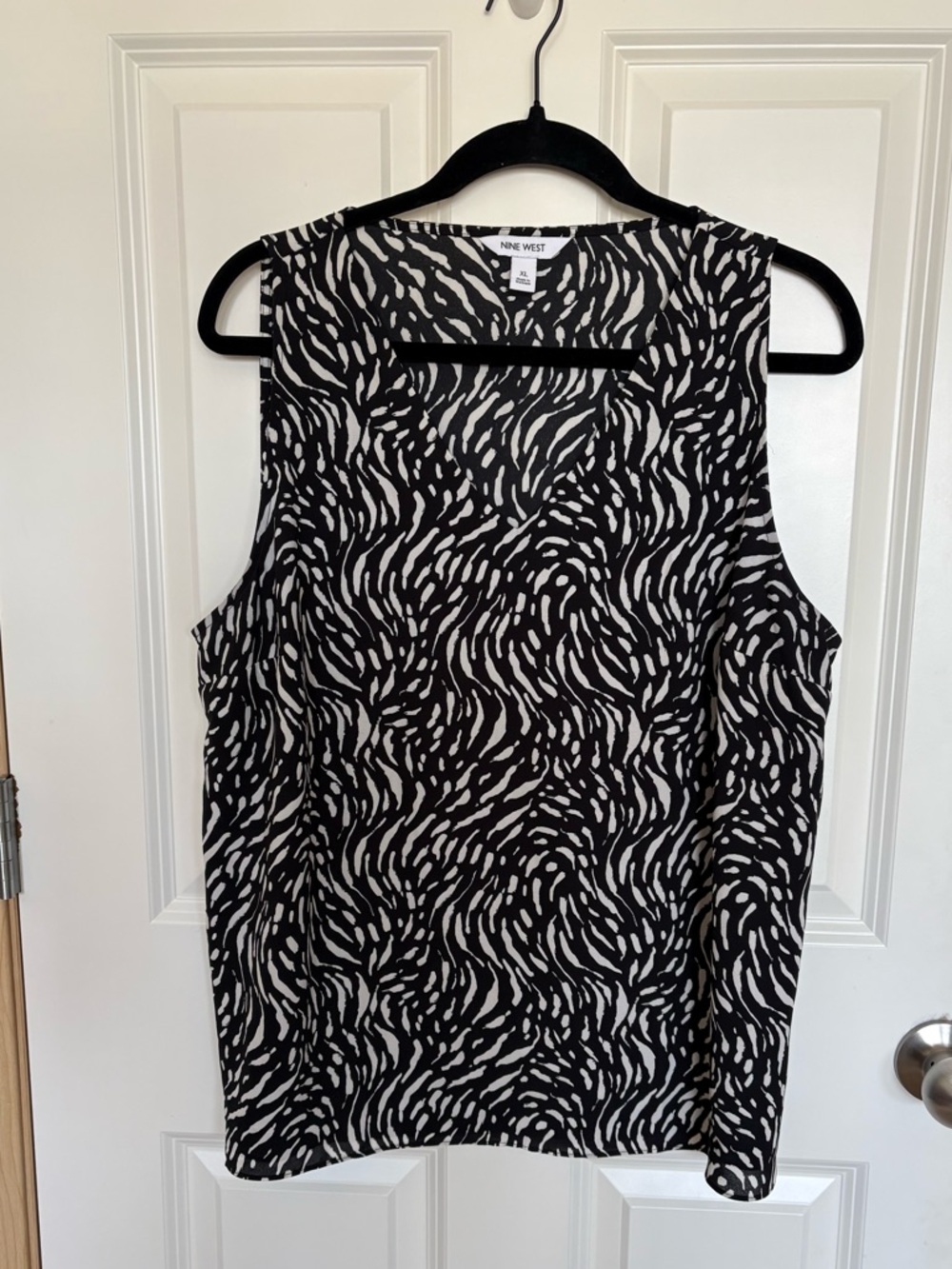 Nine West Black and White Abstract Print Sleeveless Camisole